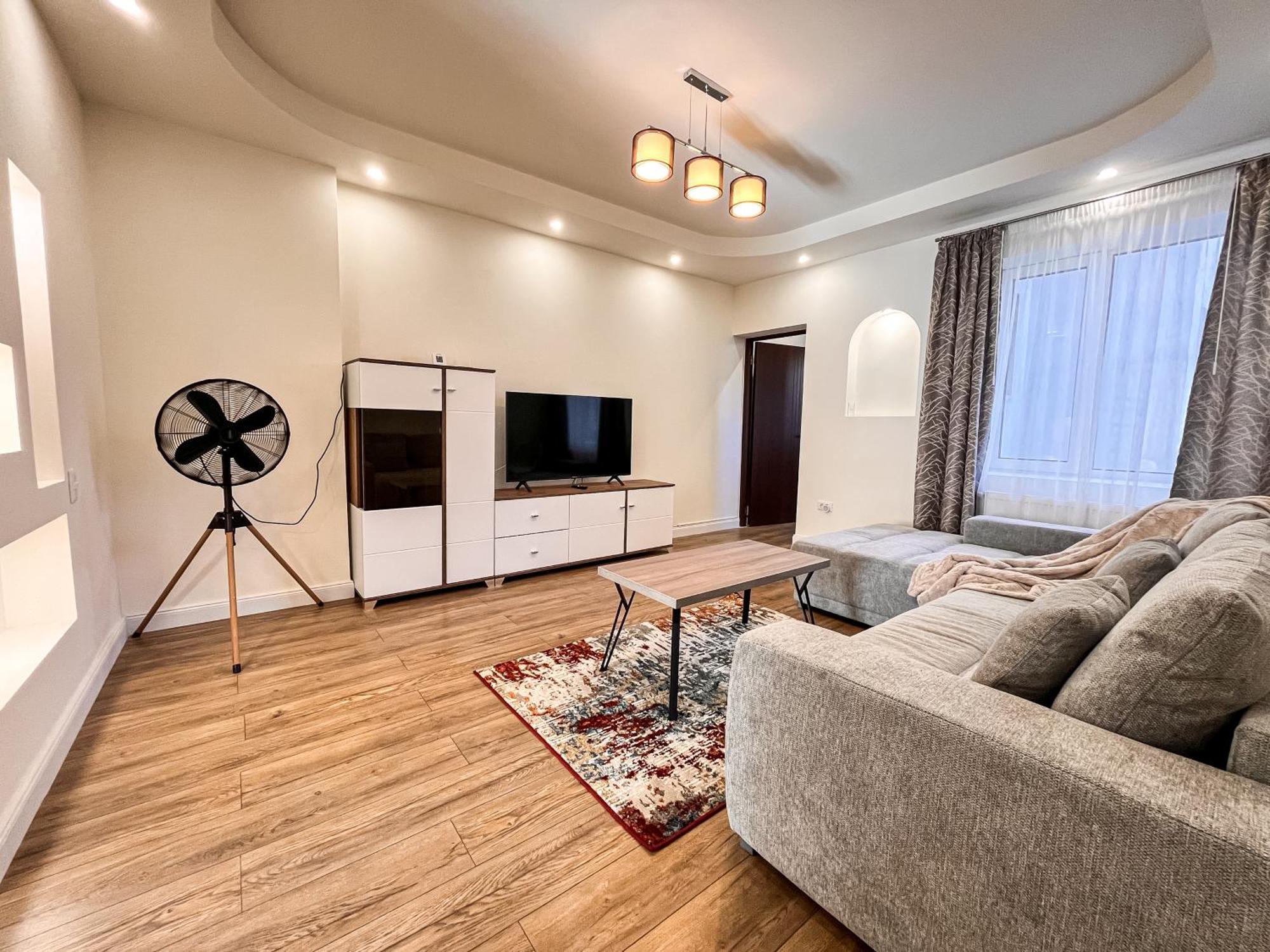 La Teatru - 2bd Near Theatre And Old Town Apartment Brasov